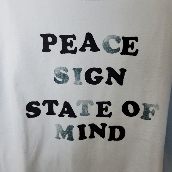 ⭐️40% Off⭐️ Old Navy Loose Easy Vintage Graphic T-shirt - Picture 2 of 10